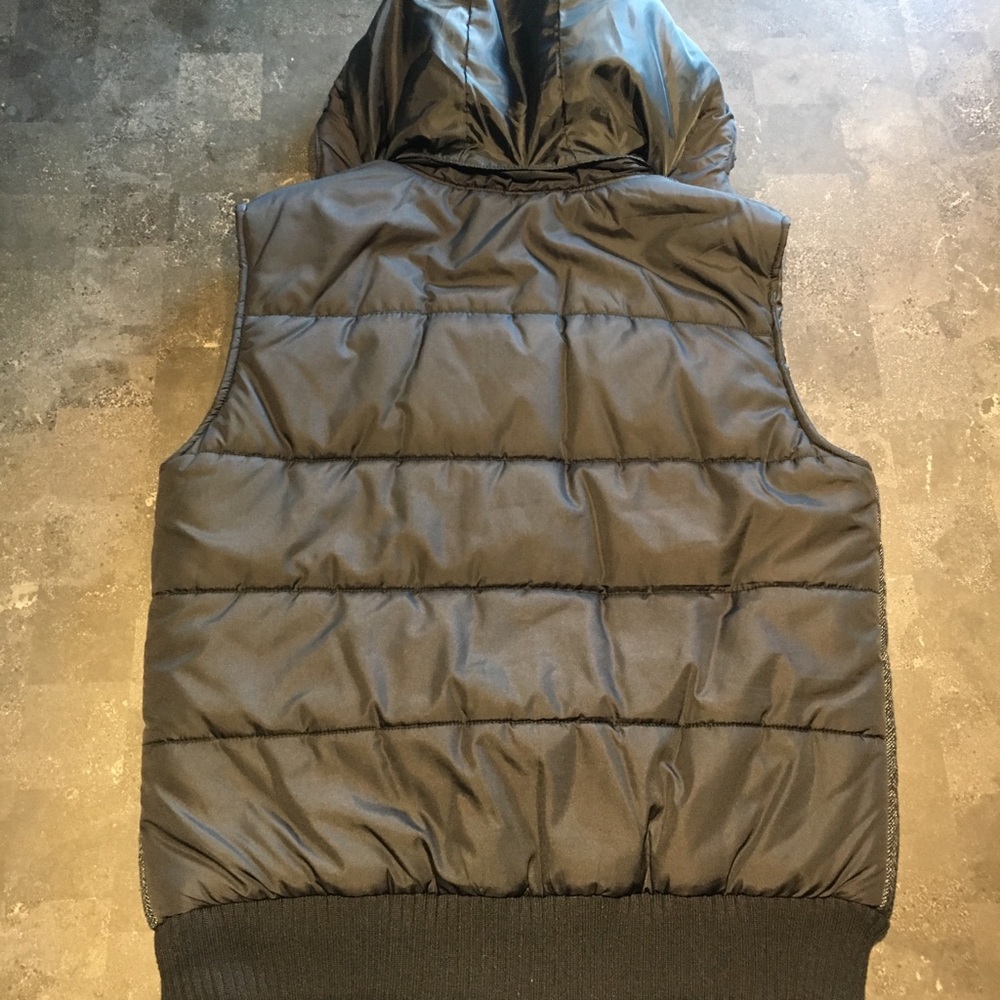 Zara Vest - Picture 2 of 3